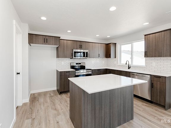 3rd image of 11104 Noble Dr