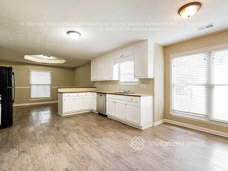 1570 Canberra Dr — Photo 6