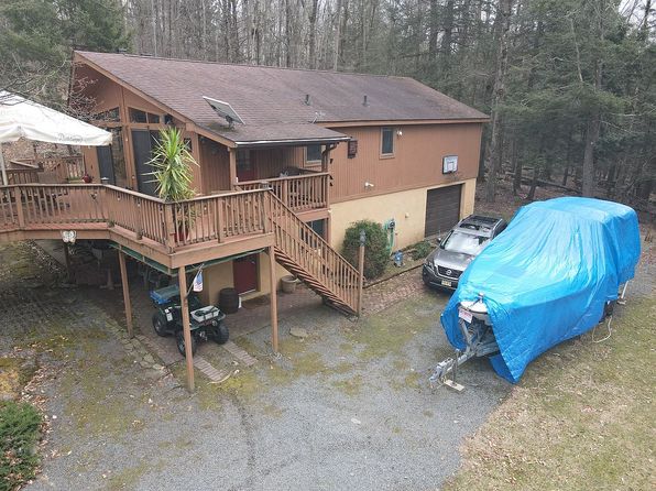 111 S Knob Rd, Greentown, PA 18426