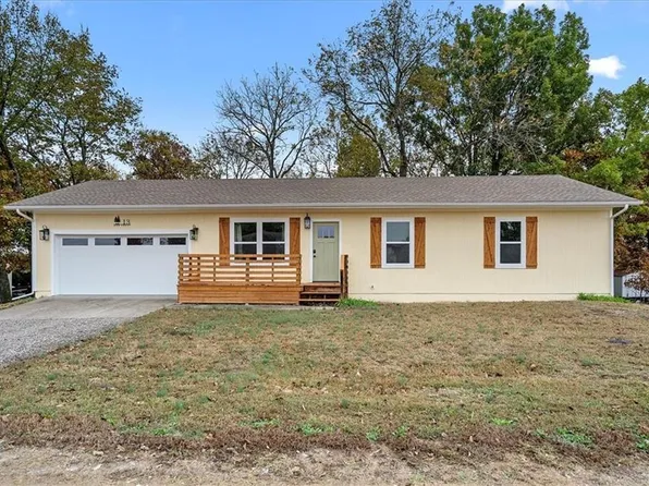 13 Oak Crest Dr, Linn Valley, KS 66040