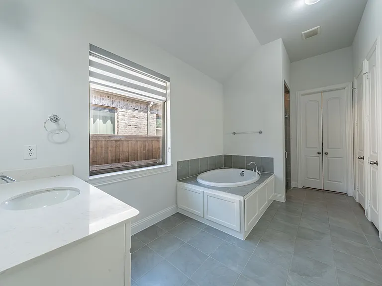 921 Bayberry Dr — Photo 16