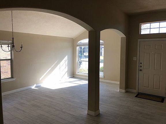 4th image of 2122 Mateo Park Dr