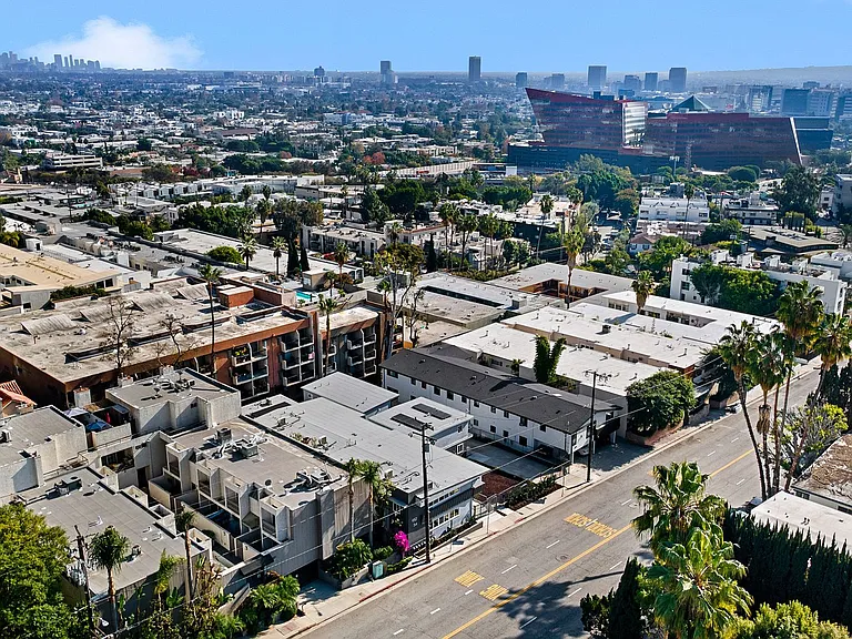 Empire at San Vicente — Photo 16