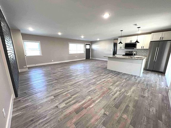 3rd image of 3385 Coleen Dr