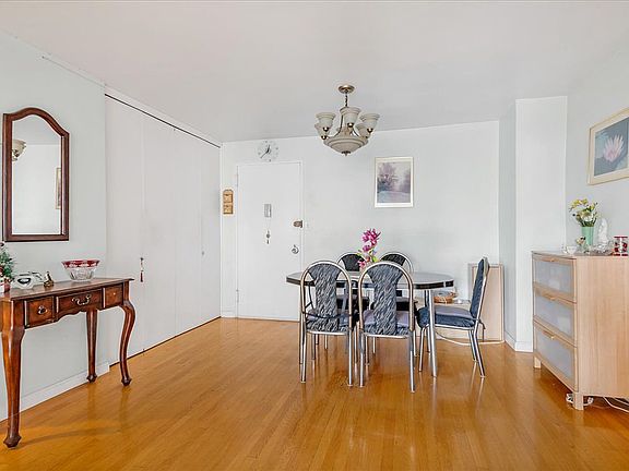 3rd image of 12510 Queens Blvd APT 715