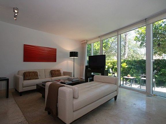 3rd image of 1000 S Pointe Dr #Townhouse A6
