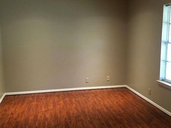 3rd image of 2200 Highcrest Dr
