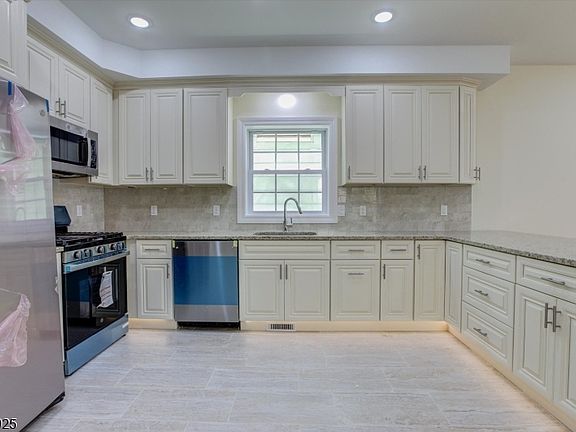 5th image of 68 Lindsley Ave