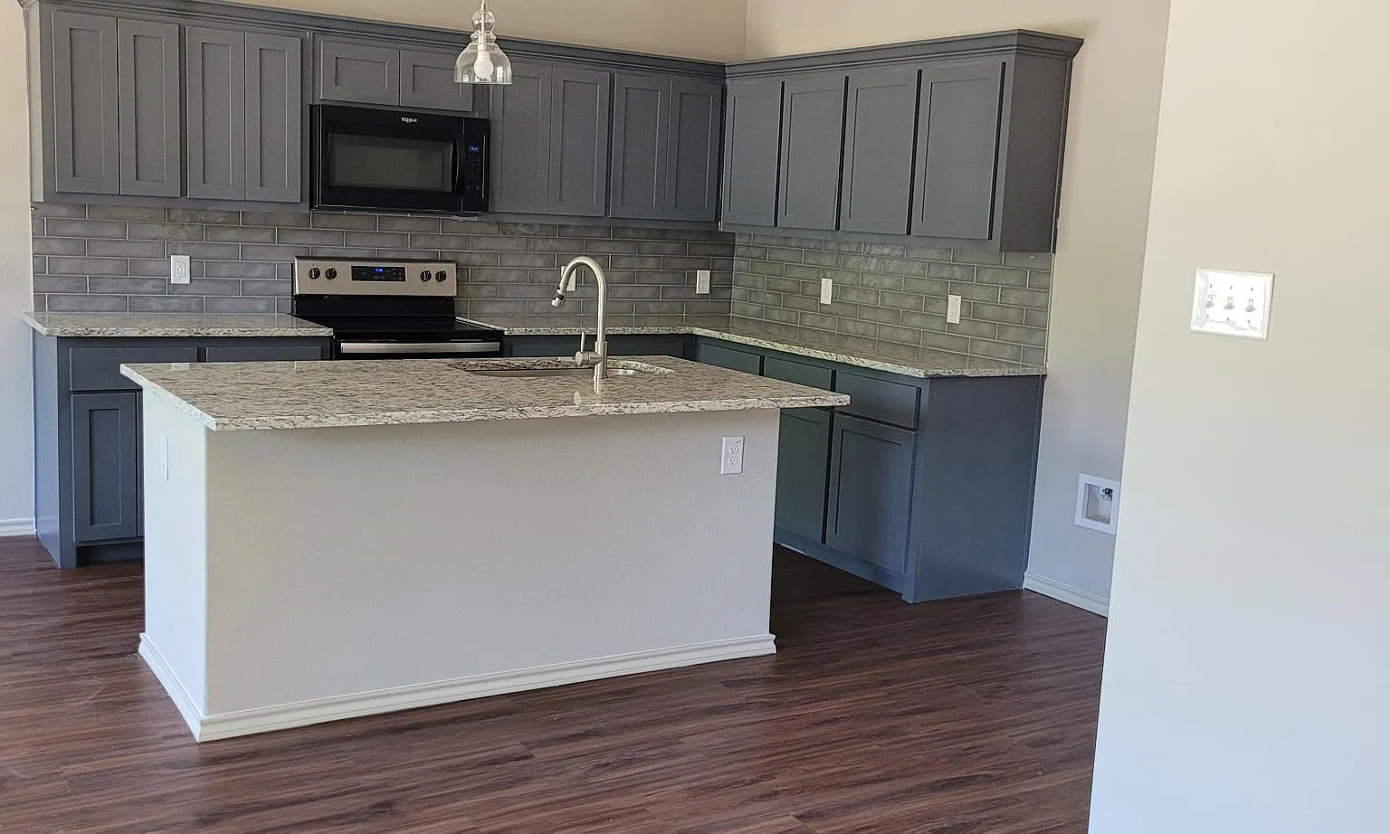 3 bed, 1400 sqft, $1,500 — Photo 2