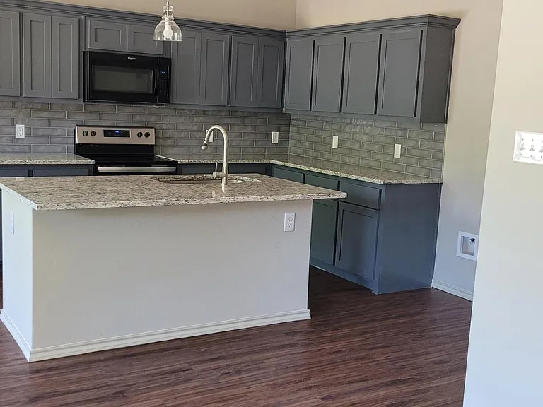 900 Sycamore St — Photo 2