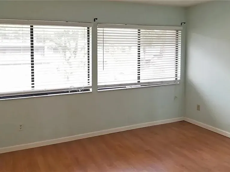 1530 Pickwood Ave — Photo 8