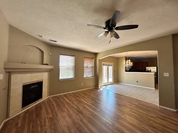 9404 Lower Meadow Ave SW, Albuquerque, NM 87121