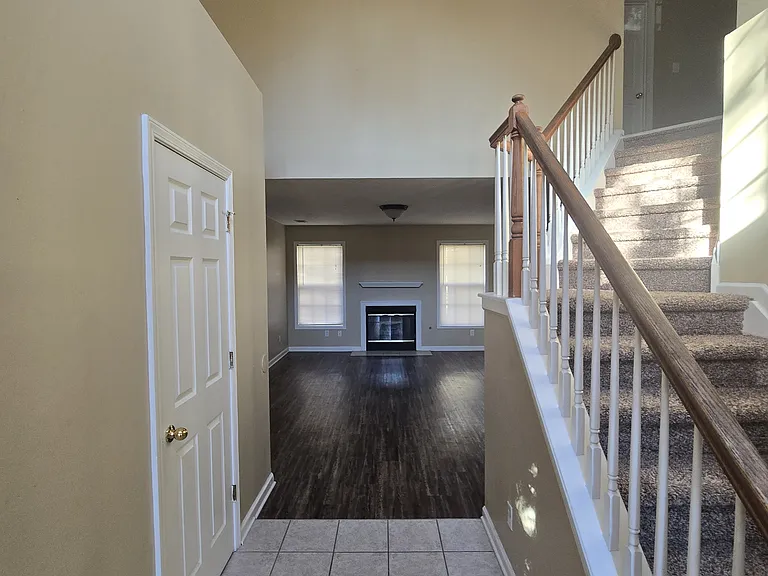 609 Hopewell Park — Photo 2