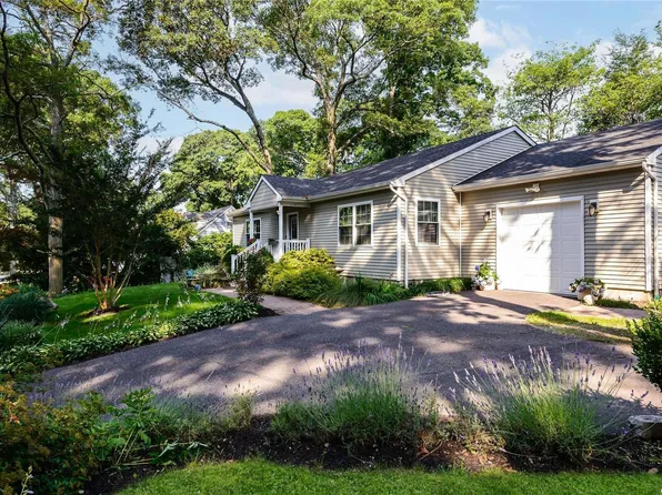 9 Mayflower, Centerport, NY 11721