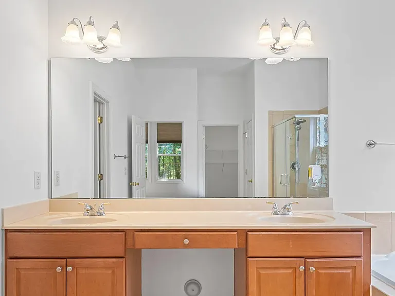 111 Sir Walker Ln — Photo 31