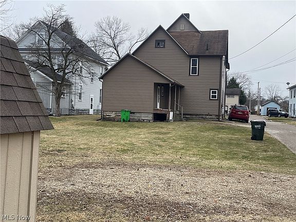 3rd image of 815 N Tuscarawas Ave