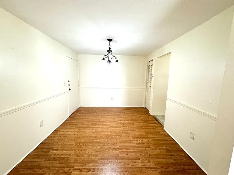 50L English Village Rd #201 — Photo 14