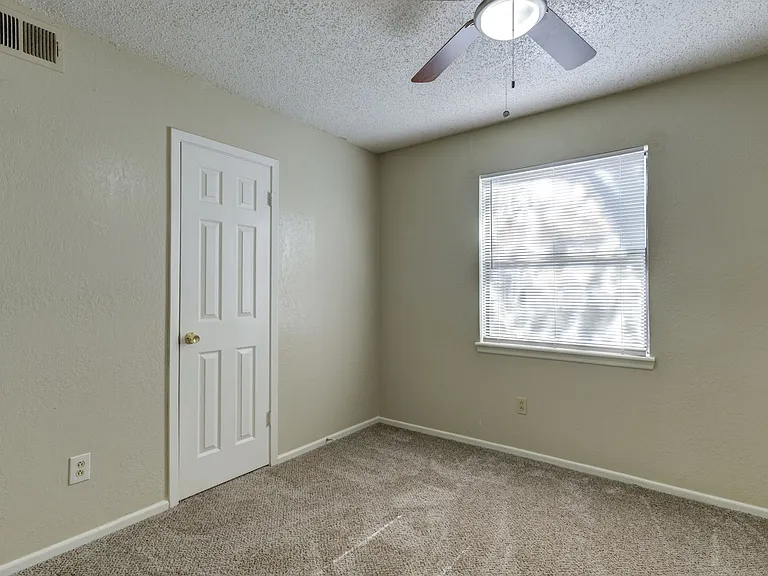 Albany Ridge Apartments Comfortable Living in West Lubbock — Photo 18