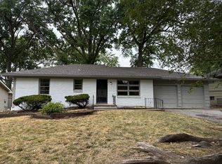 9224 Mackey St, Overland Park, KS 66212