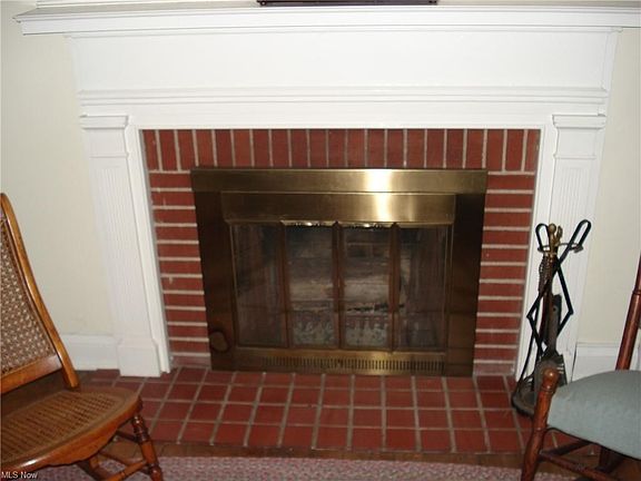 5th image of 106 N Market St