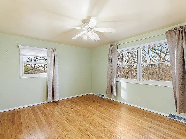 1000 Jackson Ave — Photo 17