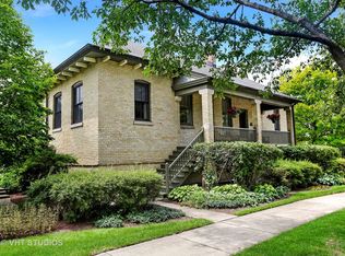 832 Lyster Rd, Highwood, IL 60040