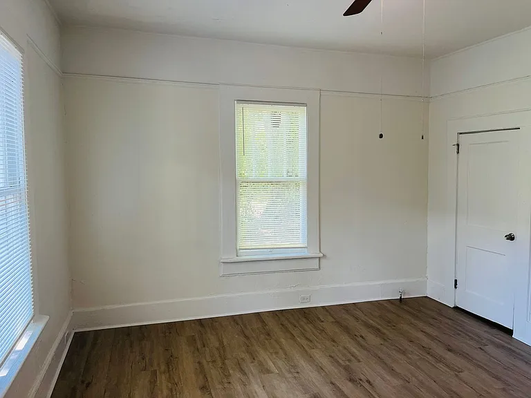 410 Alford St — Photo 13