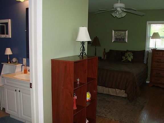 5th image of 10904 W Derby Ave