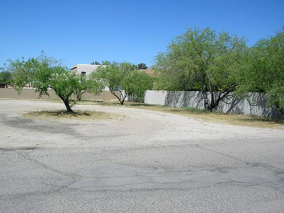 4th image of N Stone Ave