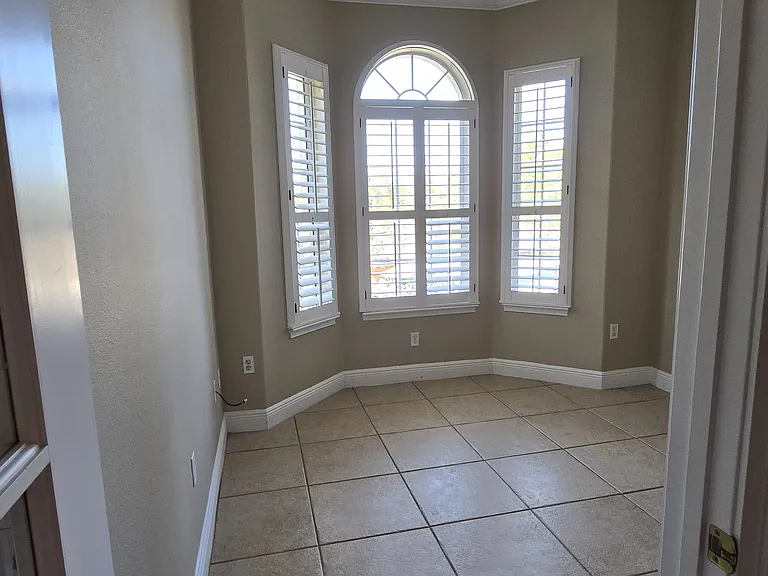 502 W Lester Rd — Photo 22