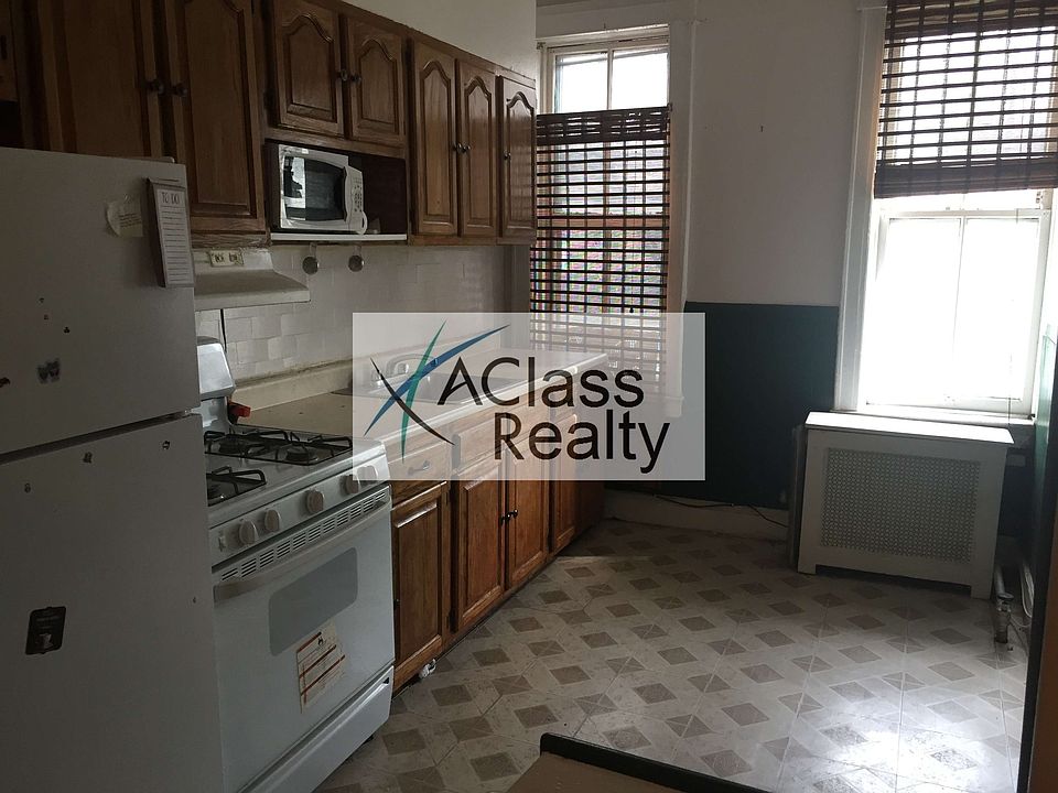 1st image of 3449 42nd St APT 2R