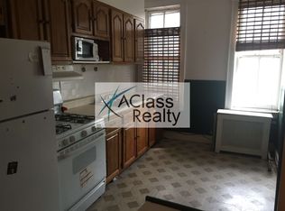 3449 42nd St APT 2R, Long Island City, NY 11101