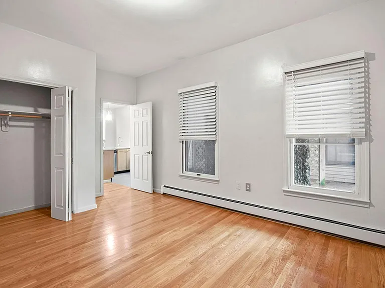 190 W 7th St #1 — Photo 12