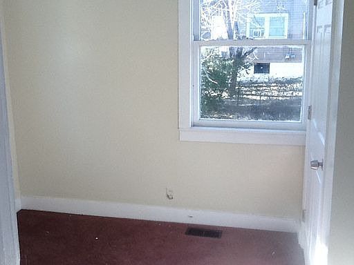2nd image of 511 Bank Ct