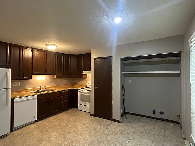 60 Ironwood Court — Photo 4