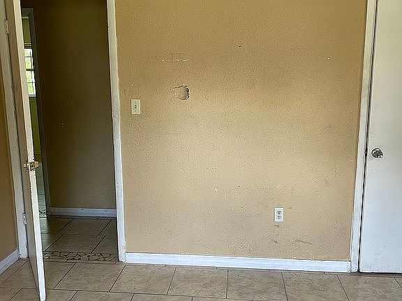 2nd image of 4847 Grovemont Pl
