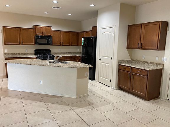 4th image of 102 W Aster Dr