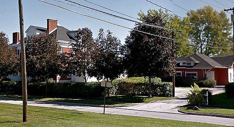 2nd image of 305 S Main St
