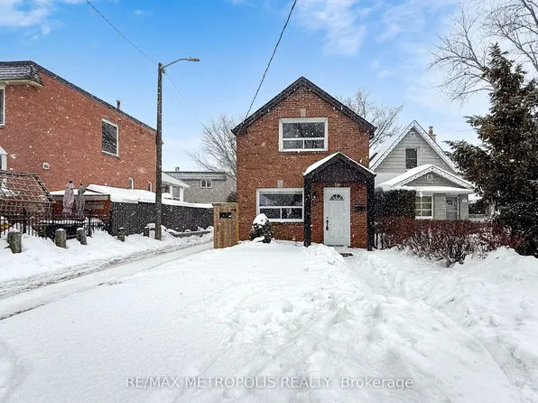 15 Eileen Ave, Toronto, ON M6N 1V5