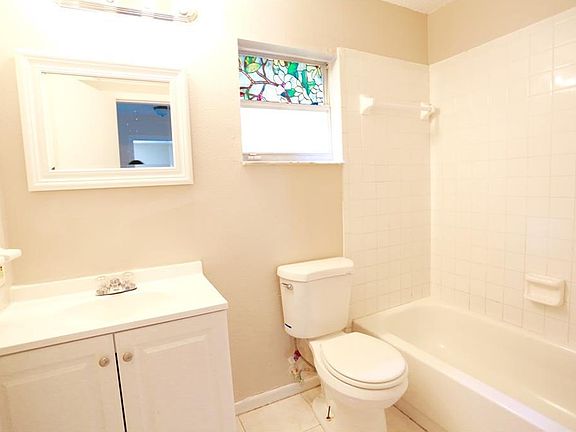 2nd image of 801 Newton Ave S