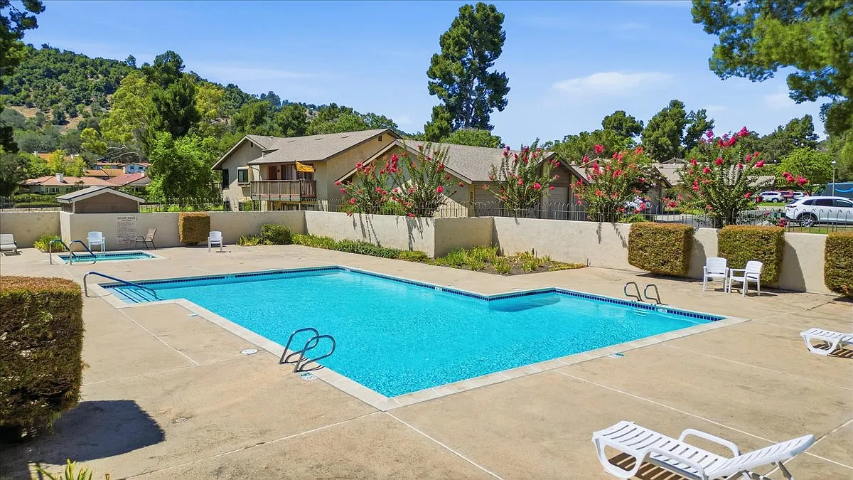 2 bed, 1438 sqft, $2,850 — Photo 1