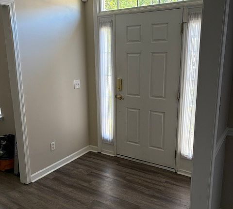 4th image of 107 Lismore Park Dr