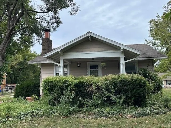 10208 E 71st Ter, Raytown, MO 64133
