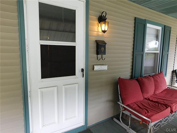 3rd image of 85 Andrewsville St