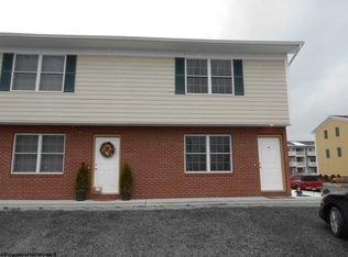 206 Juniper Ln, Morgantown, WV 26505