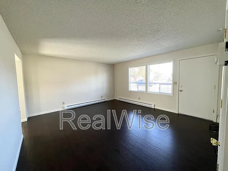 213 NE 7th St — Photo 6