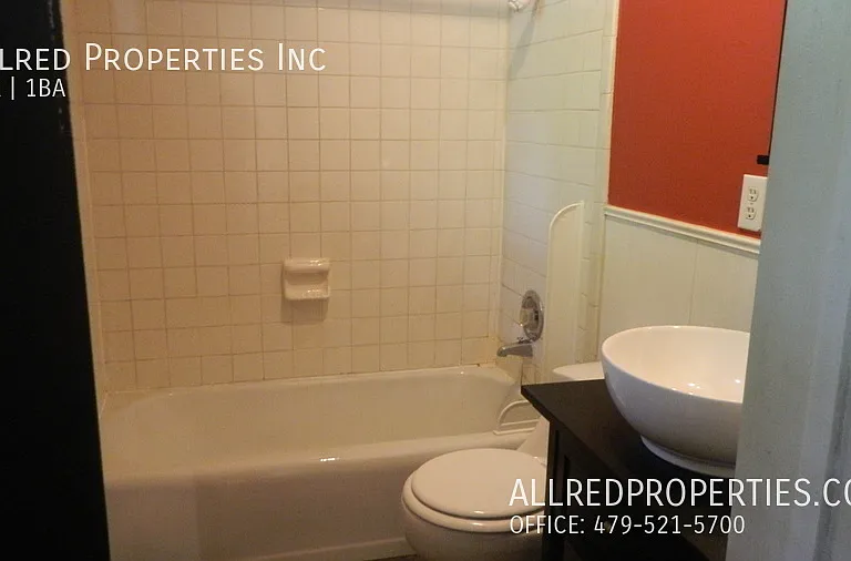 621 N Leverett Ave #2 — Photo 9