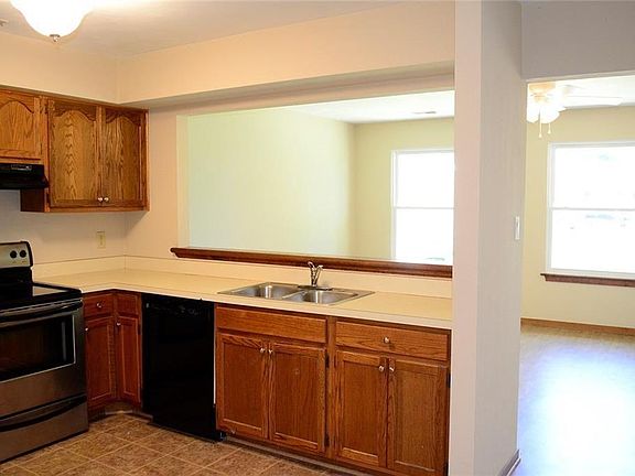 3rd image of 508 Lanier Cres
