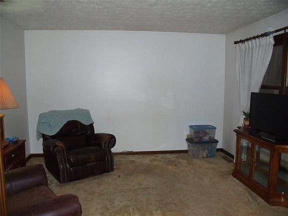 4th image of 5888 Darlene Dr