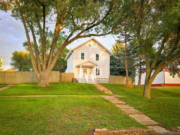 402 Whitten St, Winside, NE 68790
